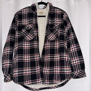 Women’s Flannel Jacket Color: Black/White/Red